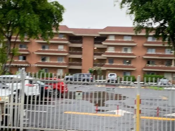 $2,000 | 17650 Northwest 68th Avenue, Unit A1005, Hialeah, FL 33015