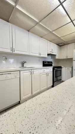$2,000 | 17650 Northwest 68th Avenue, Unit A1005, Hialeah, FL 33015