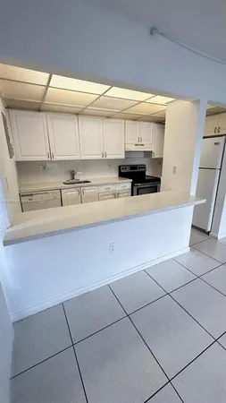 $2,000 | 17650 Northwest 68th Avenue, Unit A1005, Hialeah, FL 33015