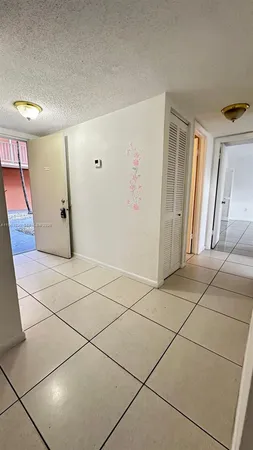 $2,000 | 17650 Northwest 68th Avenue, Unit A1005, Hialeah, FL 33015