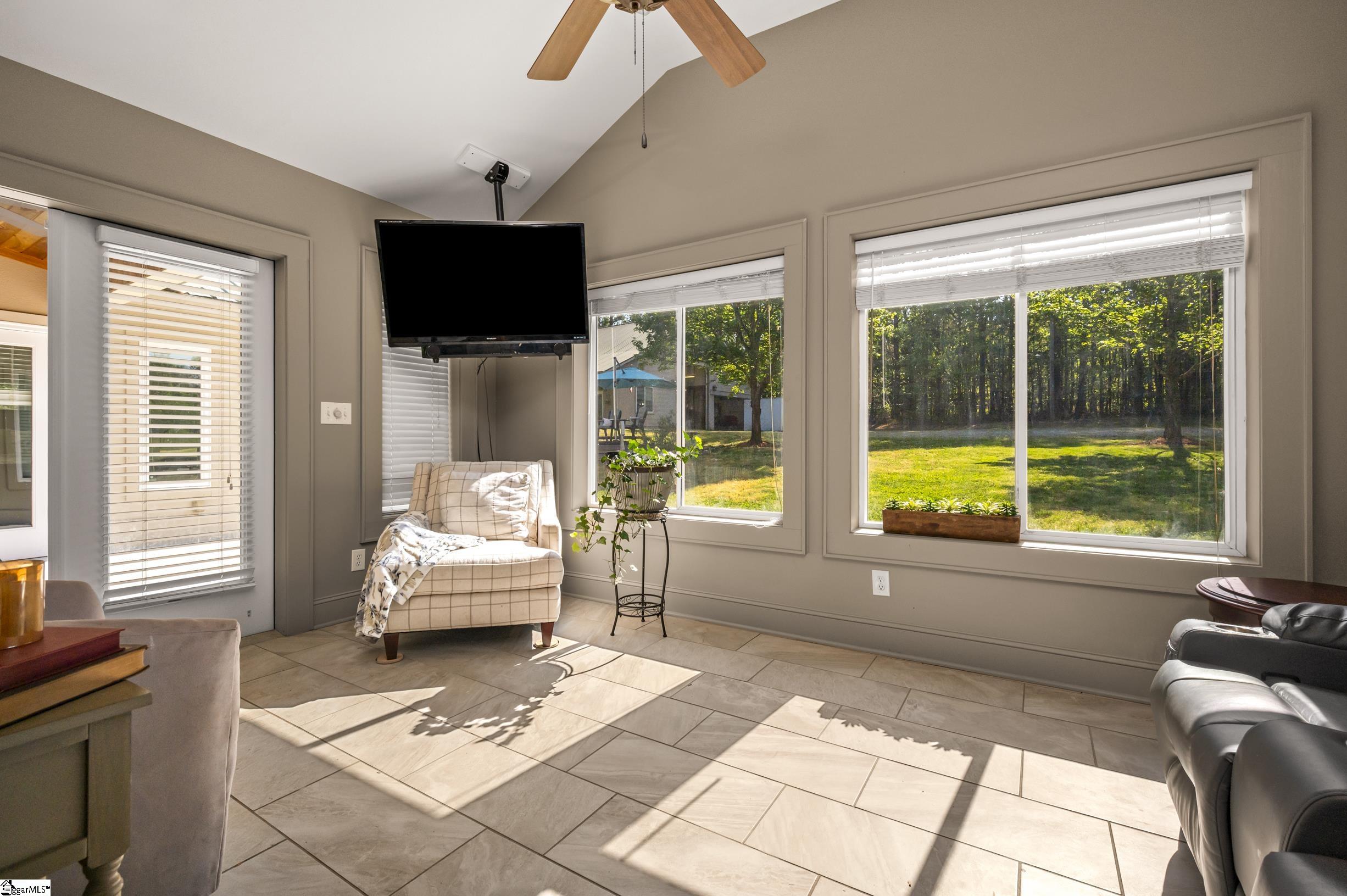 183-185 Rubin Thorne Road Campobello, SC 29322 - Photo 11 of 40