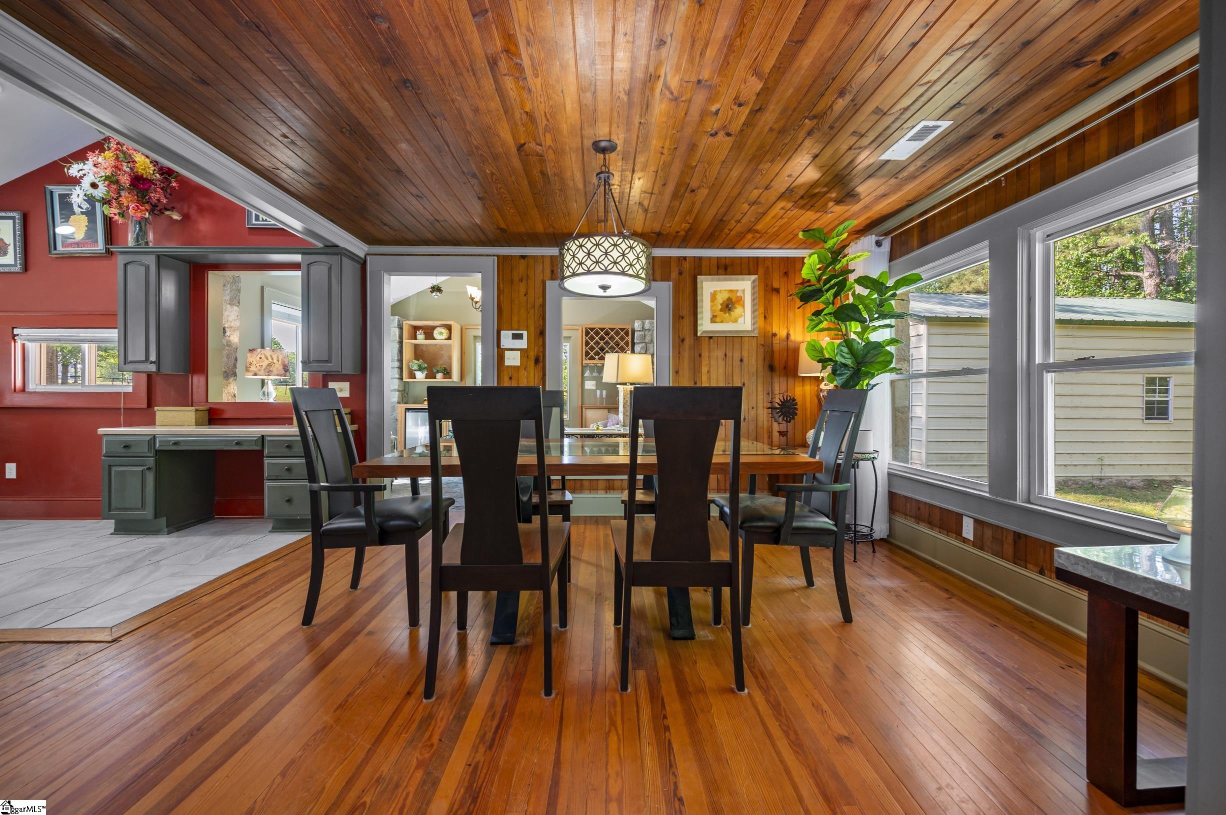 183-185 Rubin Thorne Road Campobello, SC 29322 - Photo 5 of 40