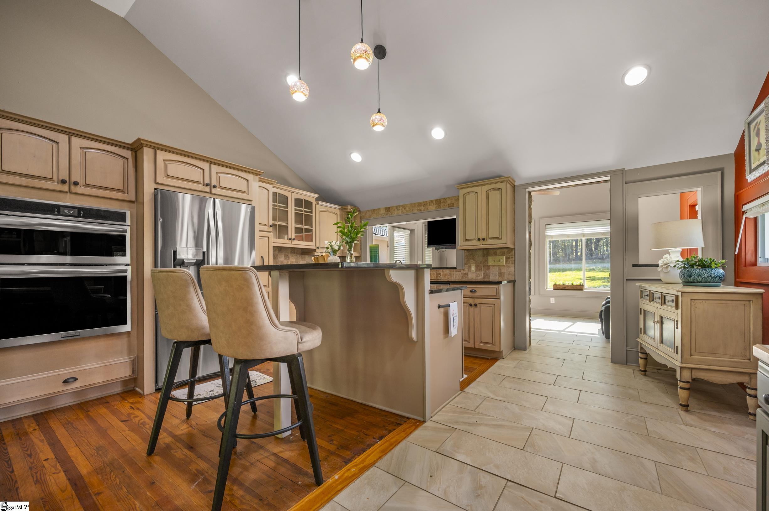 183-185 Rubin Thorne Road Campobello, SC 29322 - Photo 8 of 40