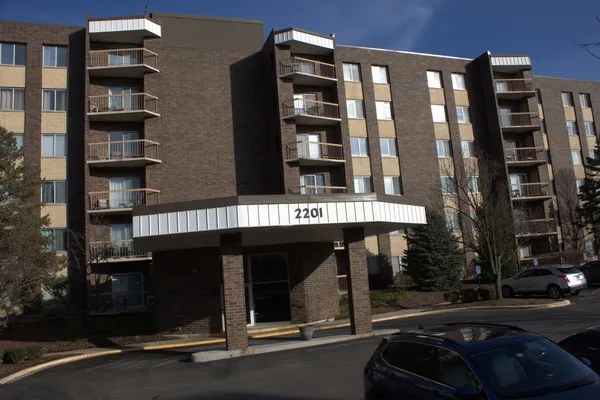$235,000 | 2201 South Grace Street, Unit 106, Lombard, IL 60148