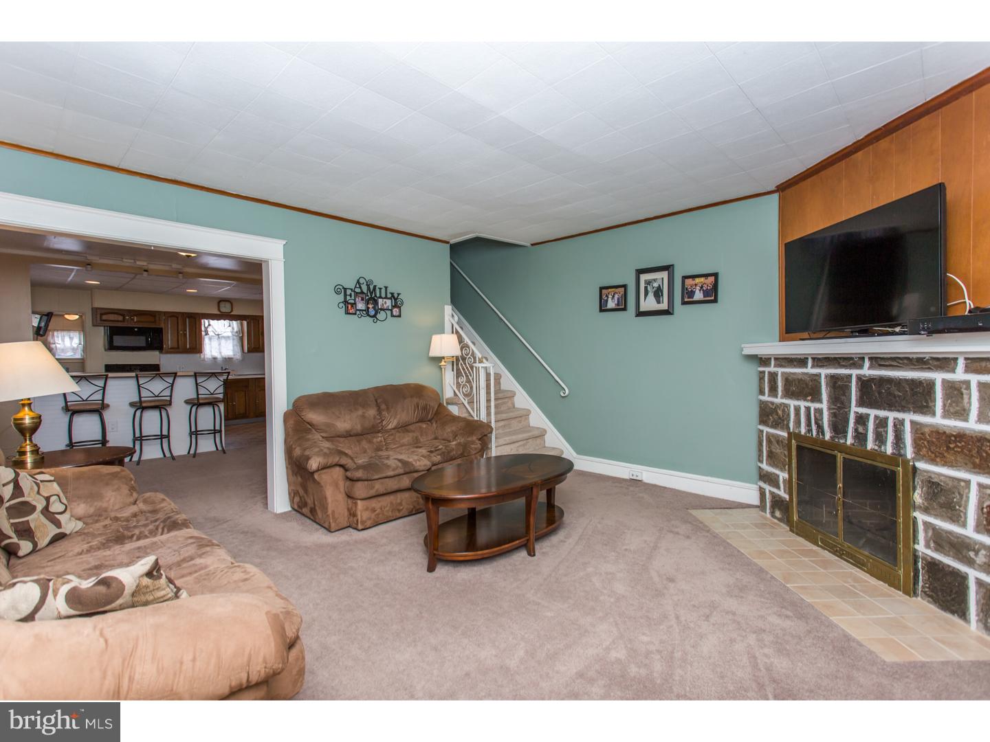 3826 Marshall Road Drexel Hill, PA 19026 - Photo 6 of 25 Living Room