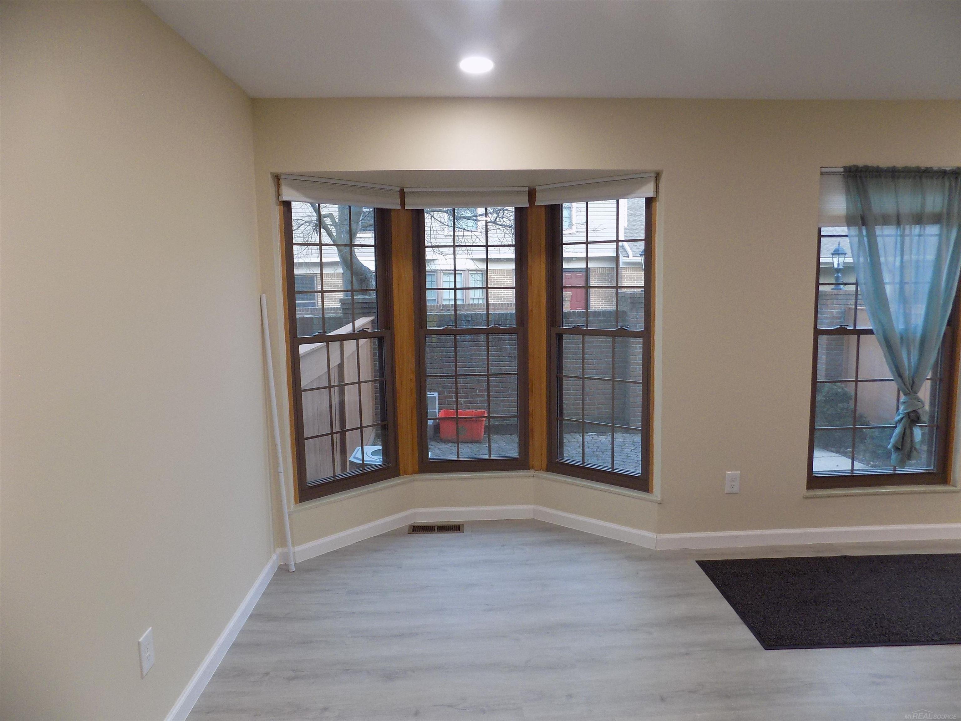 40043 Crosswinds Road Novi, MI 48375 - Photo 4 of 13