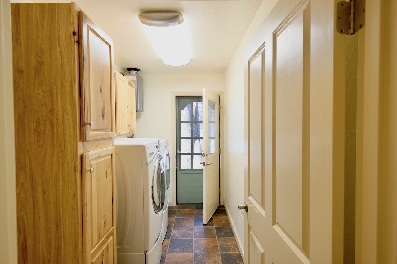 2108 Davis Place Road Mount Shasta, CA 96067 - Photo 9 of 21 Gallery Image 9