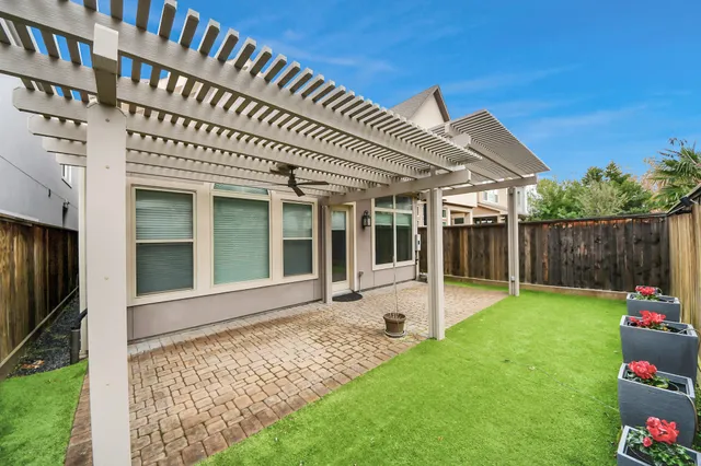 $715,000 | 8609 Concord Trace, Houston, TX 77055