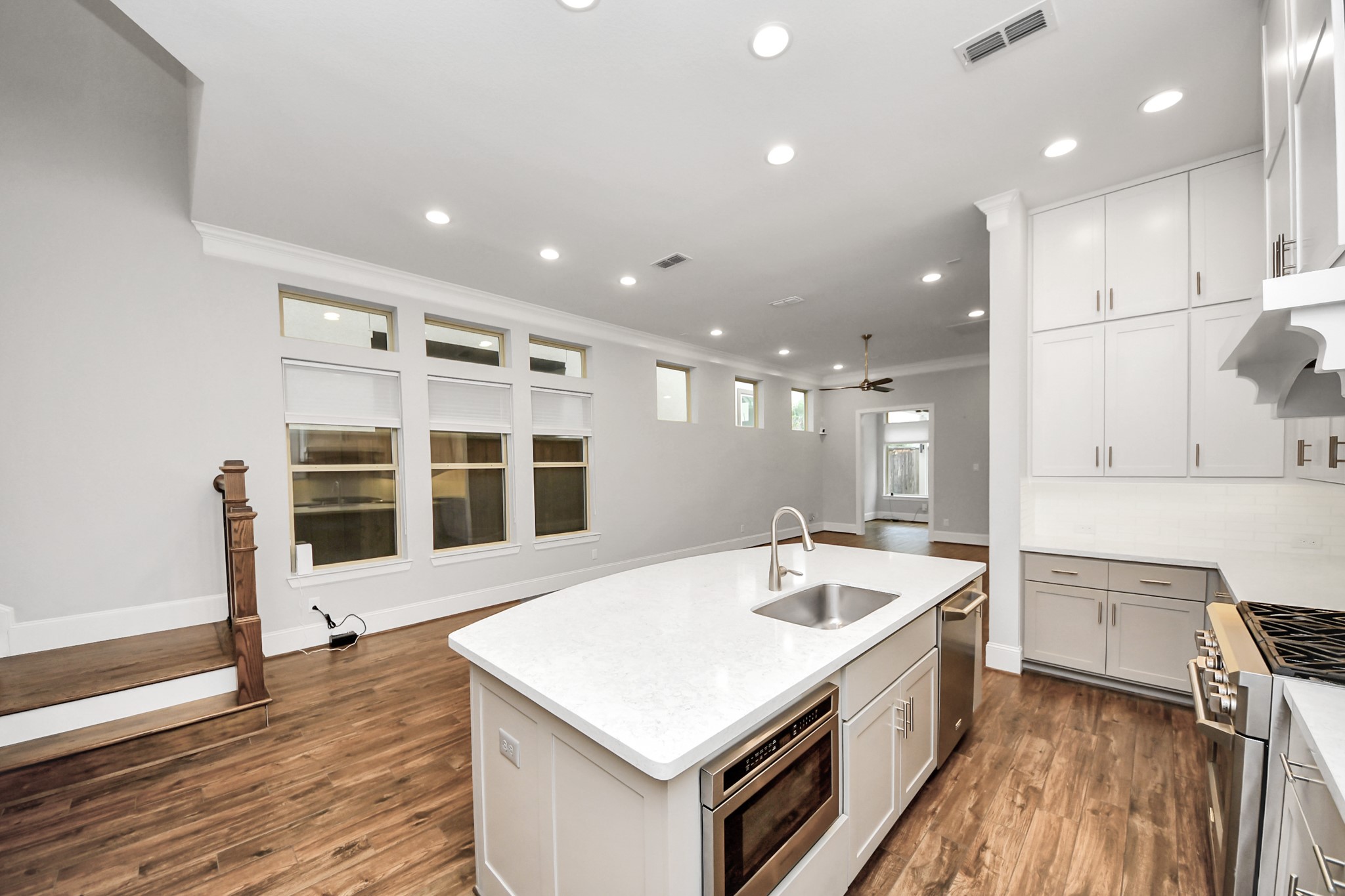 8609 Concord Trace Houston, TX 77055 - Photo 8 of 50 a kitchen with a stove a sink and a refrigerator