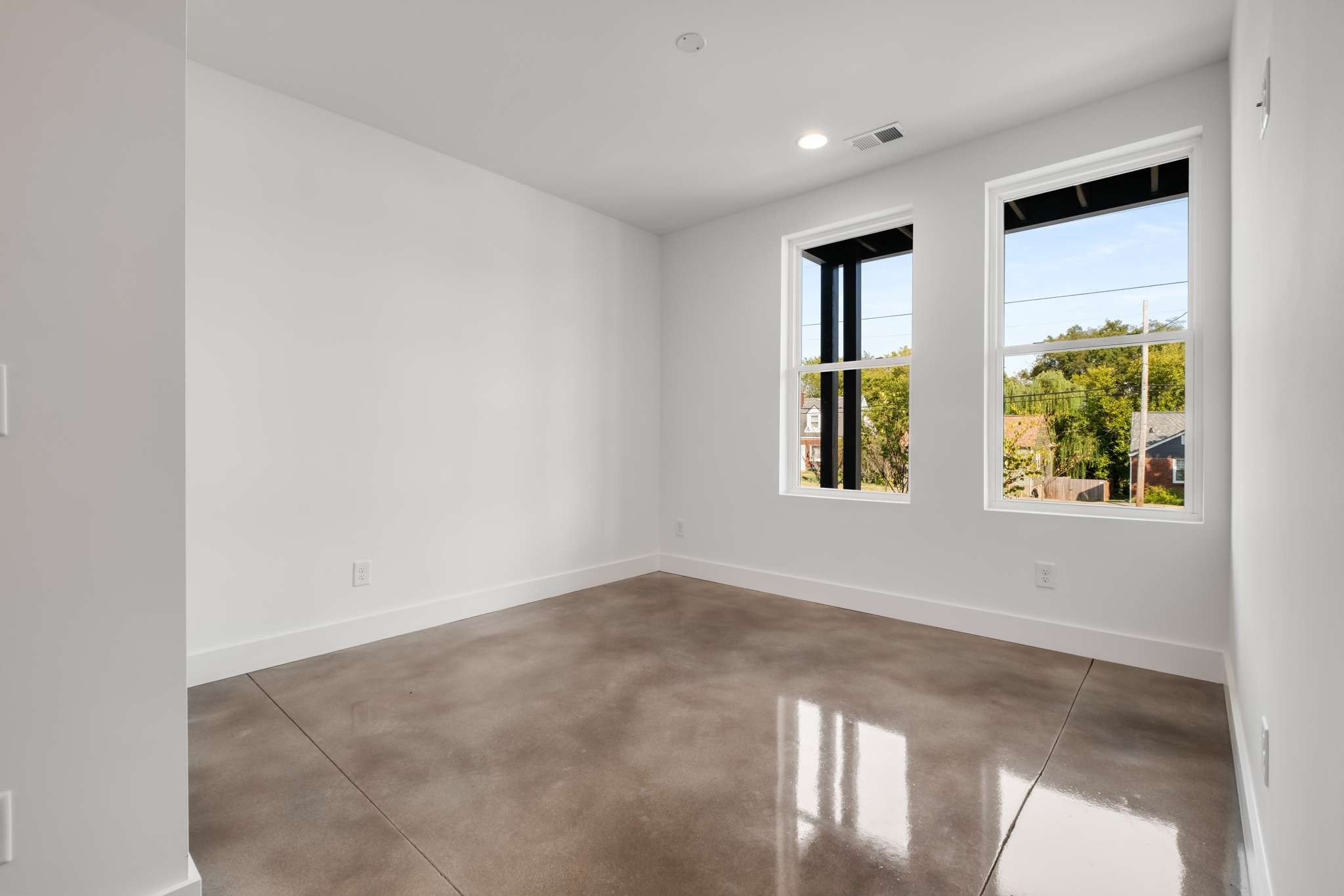 1806 Lischey Avenue, Unit 3 Nashville, TN 37207 - Photo 18 of 25 an empty room with windows