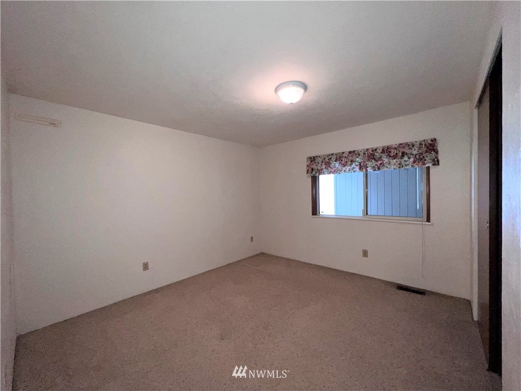 1009 Fir Loop Republic, WA 99166 - Photo 16 of 30 an empty room with a window