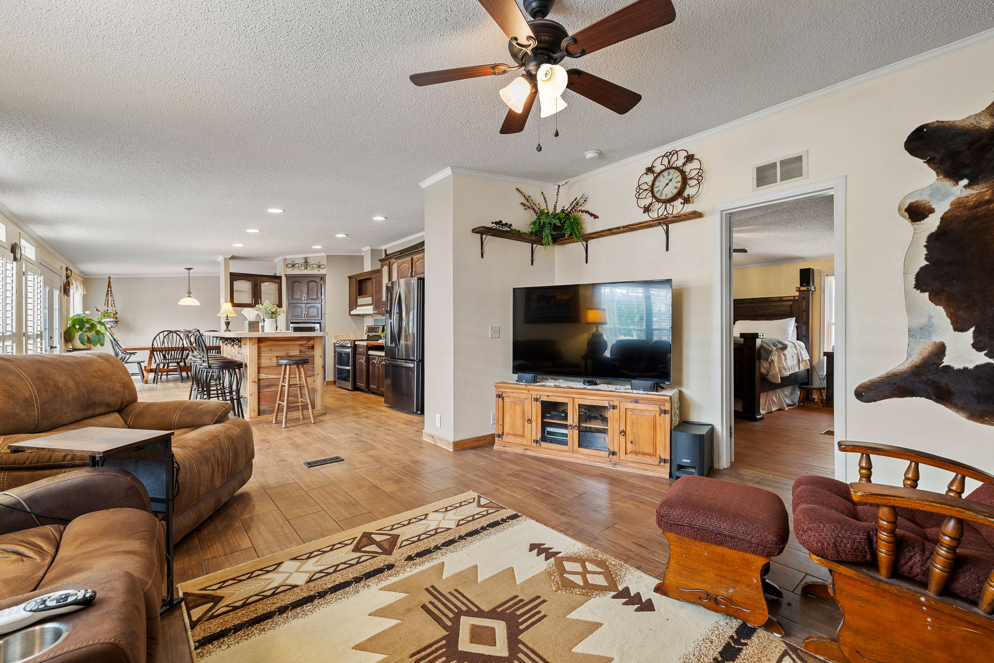 541 Hidden Oaks Drive Elgin, TX 78621 - Photo 14 of 40 Such a cozy space!