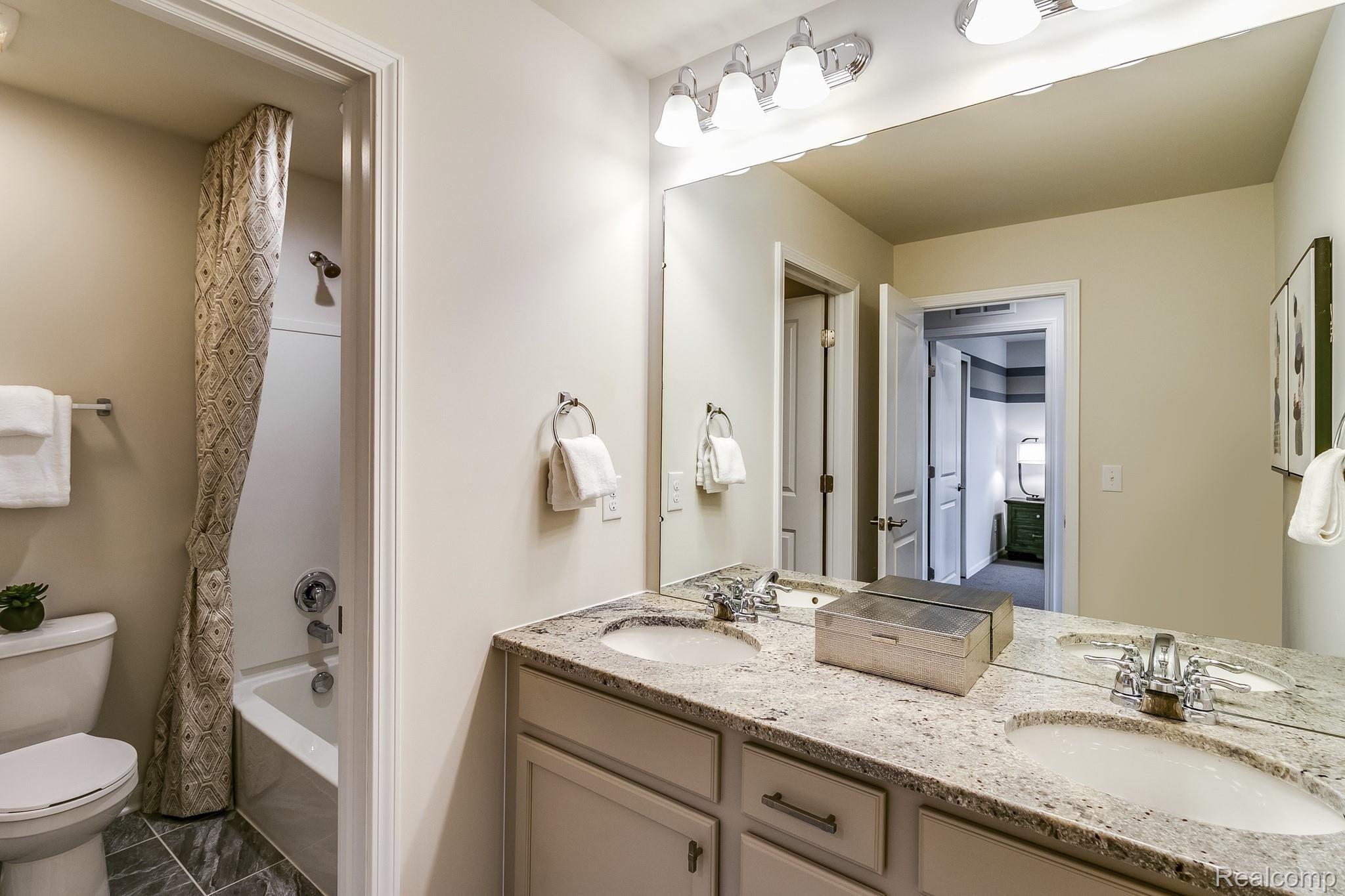 24792 Ivy Road, Unit 98 Novi, MI 48375 - Photo 6 of 15 Bath 2.jpg