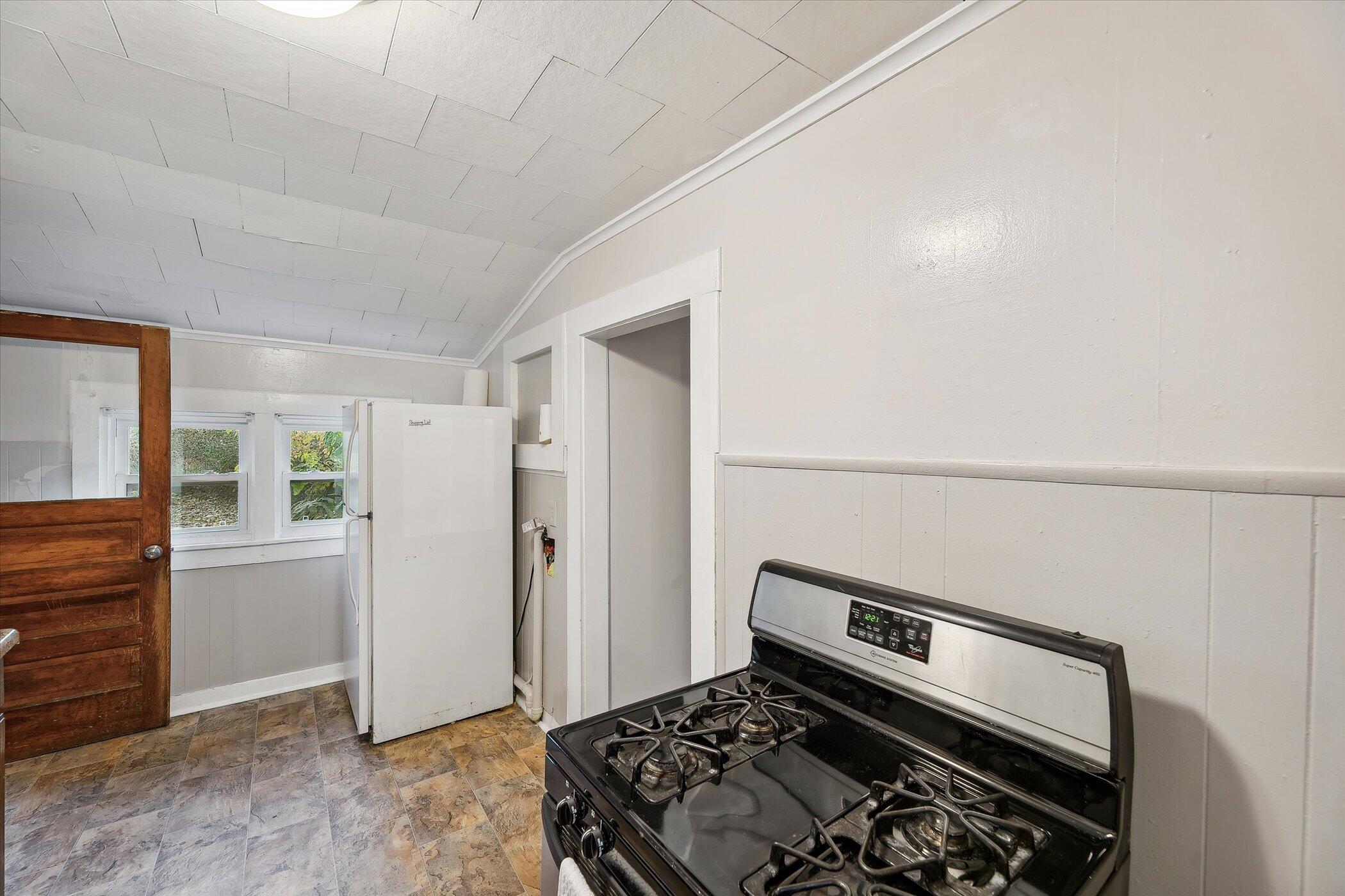 413 7th Street Michigan Center, MI 49254 - Photo 16 of 36 12-413-7th-St-Michigan-Center-MI-49254-W