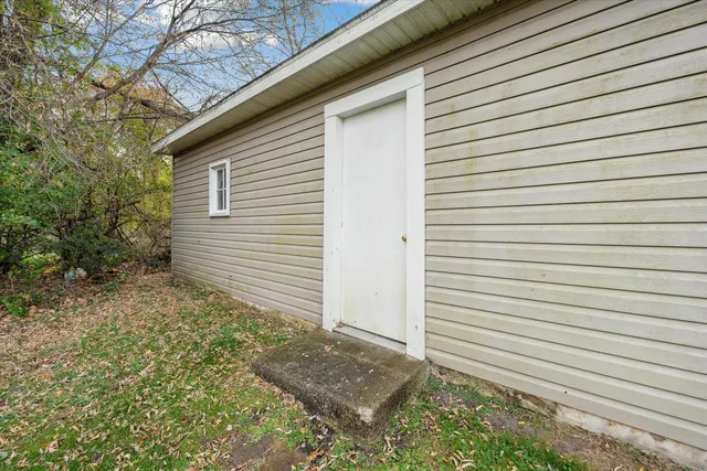 $99,900 | 413 7th Street, Michigan Center, MI 49254