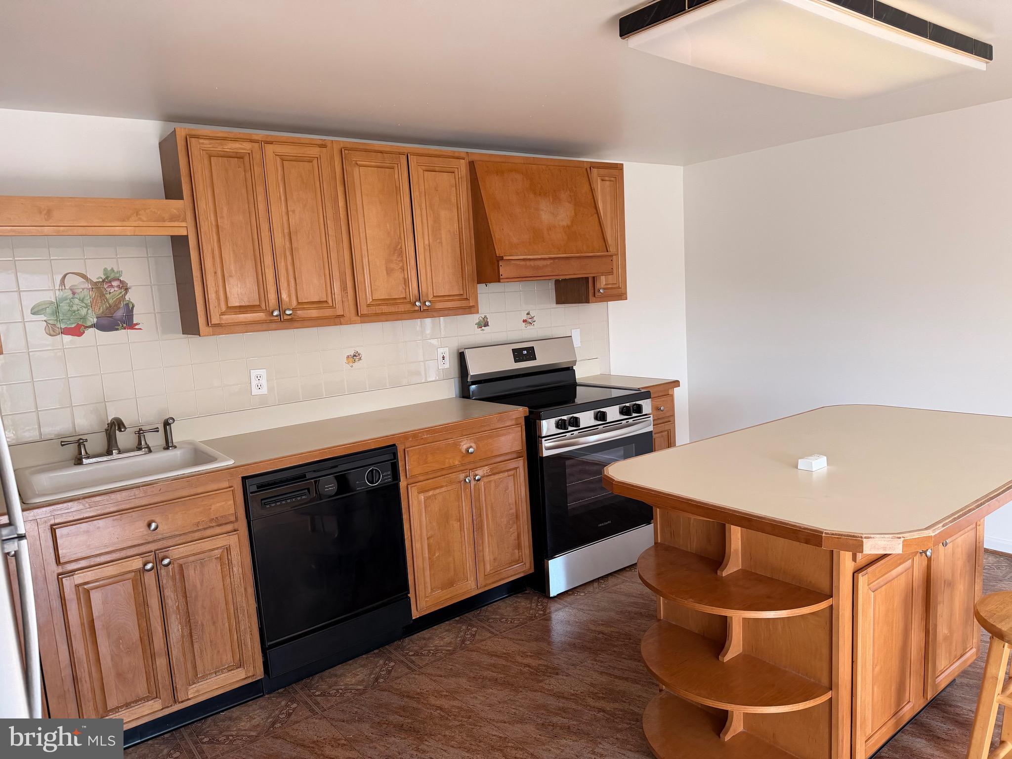 7285 Clyde Jones Road Owings, MD 20736 - Photo 11 of 37 Kitchen