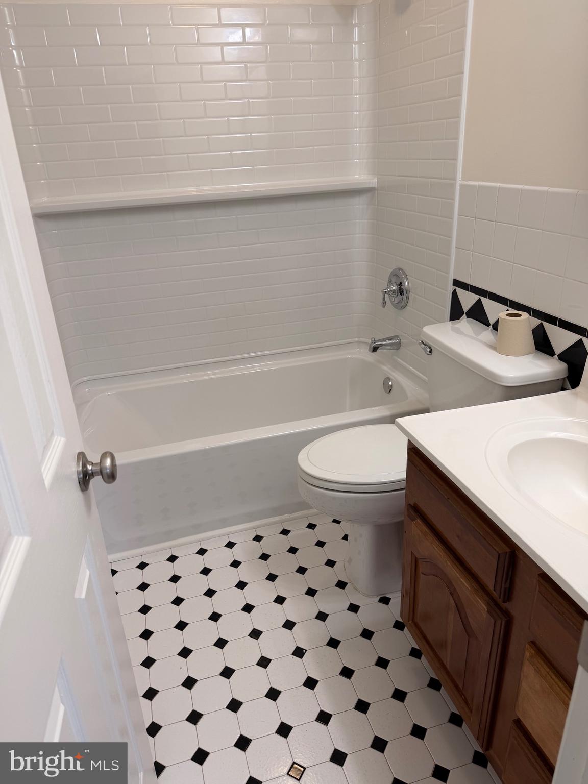 7285 Clyde Jones Road Owings, MD 20736 - Photo 22 of 37 Main Bathroom