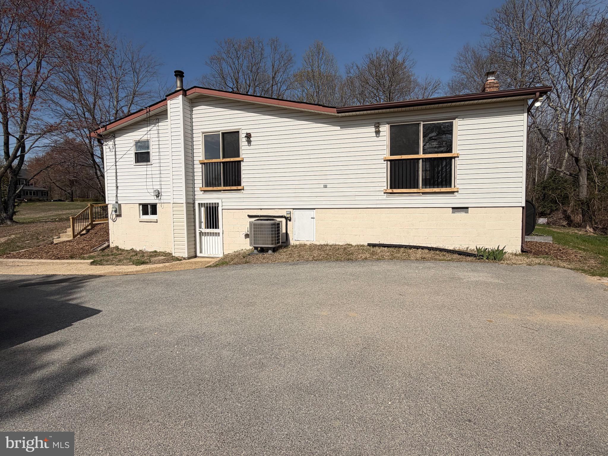 7285 Clyde Jones Road Owings, MD 20736 - Photo 3 of 37 Side of house