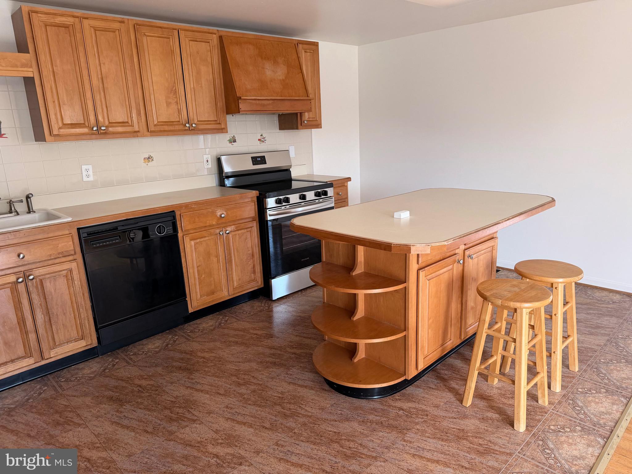 7285 Clyde Jones Road Owings, MD 20736 - Photo 9 of 37 Kitchen