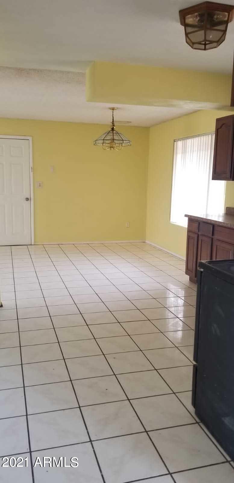 5233 West Monte Vista Road Phoenix, AZ 85035 - Photo 5 of 14 16