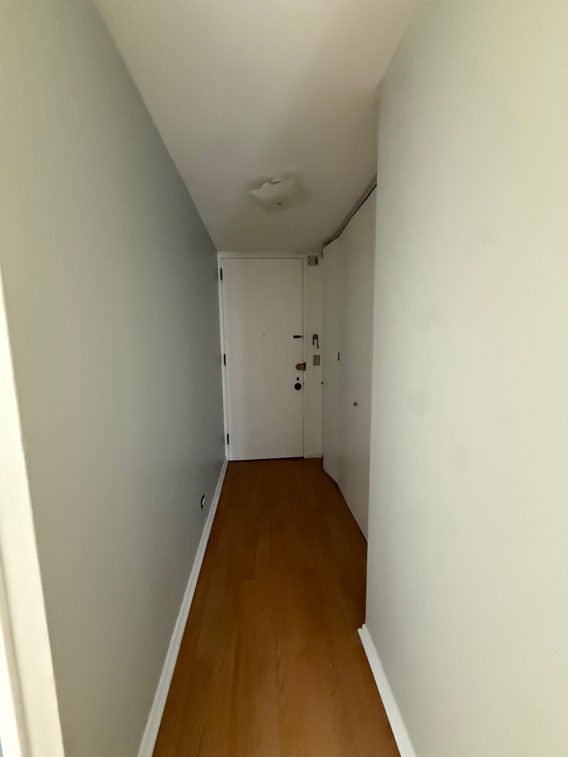 720 West Gordon Terrace, Unit 12A Chicago, IL 60613 - Photo 13 of 16 a view of a hallway