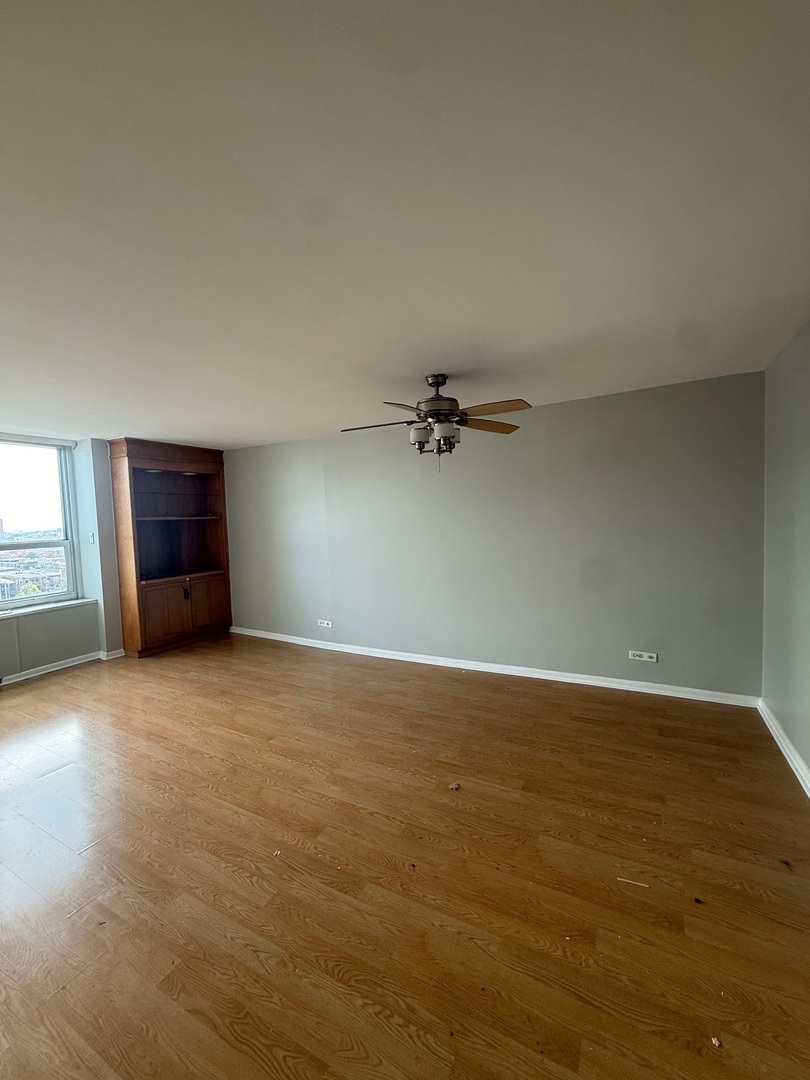 720 West Gordon Terrace, Unit 12A Chicago, IL 60613 - Photo 7 of 16 a view of an empty room with a window