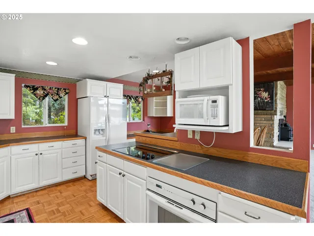 $799,999 | 2020 Greenleaf Drive, North Bonneville, WA 98639