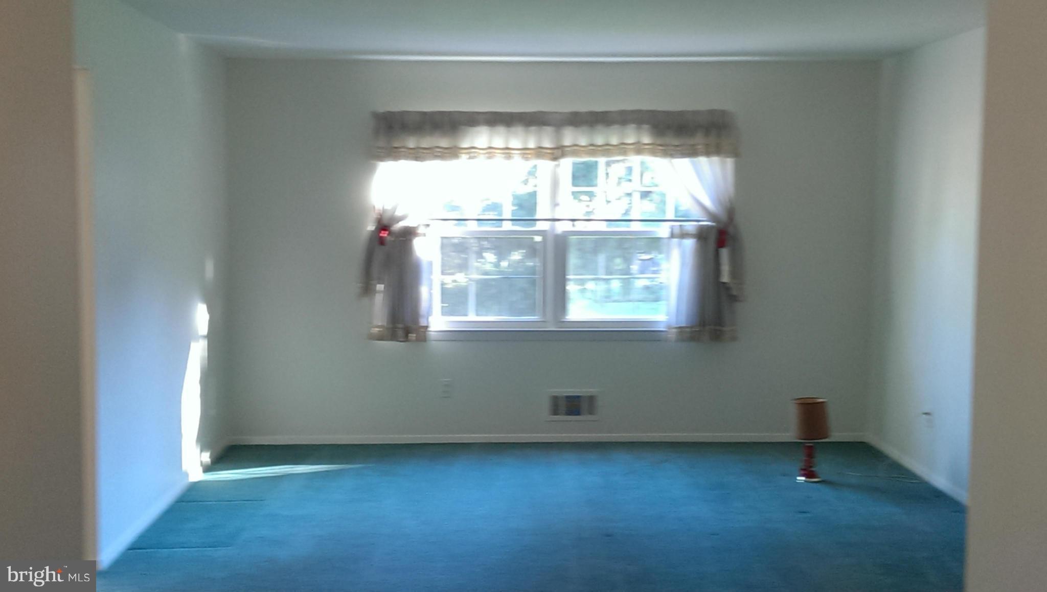 200 Walgrove Road Reisterstown, MD 21136 - Photo 2 of 25 Living Room