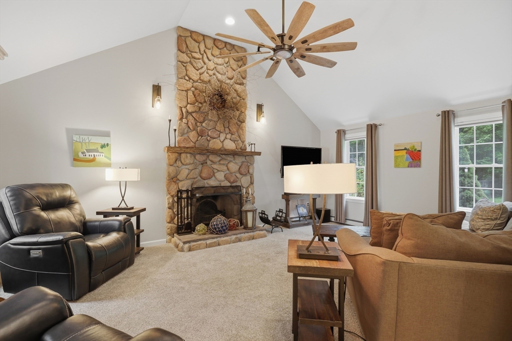 115 Hunter Road Uxbridge, MA 01569 - Photo 3 of 38