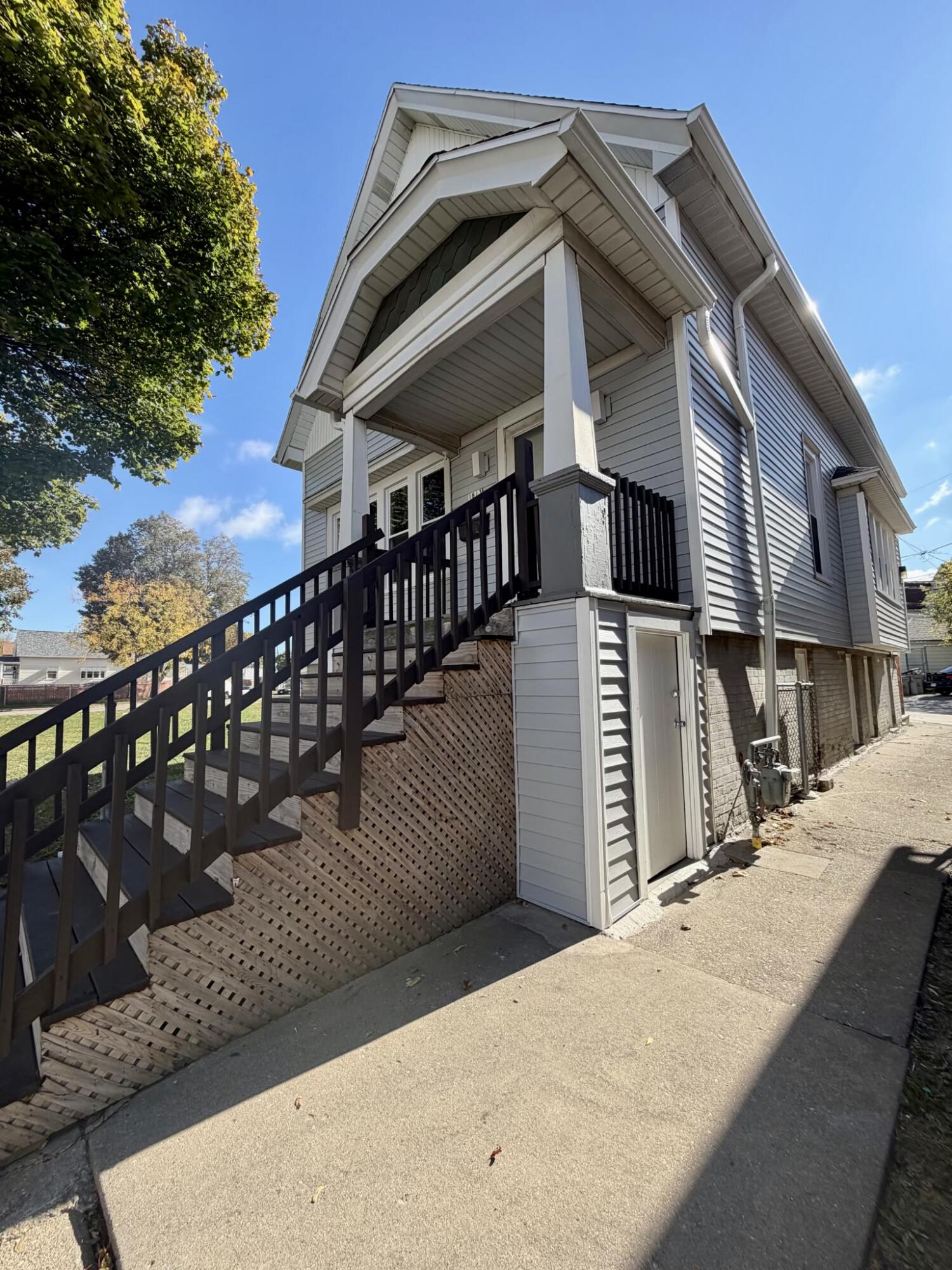 1813 West Burnham Street Milwaukee, WI 53204 - Photo 1 of 12 8824753183198165973