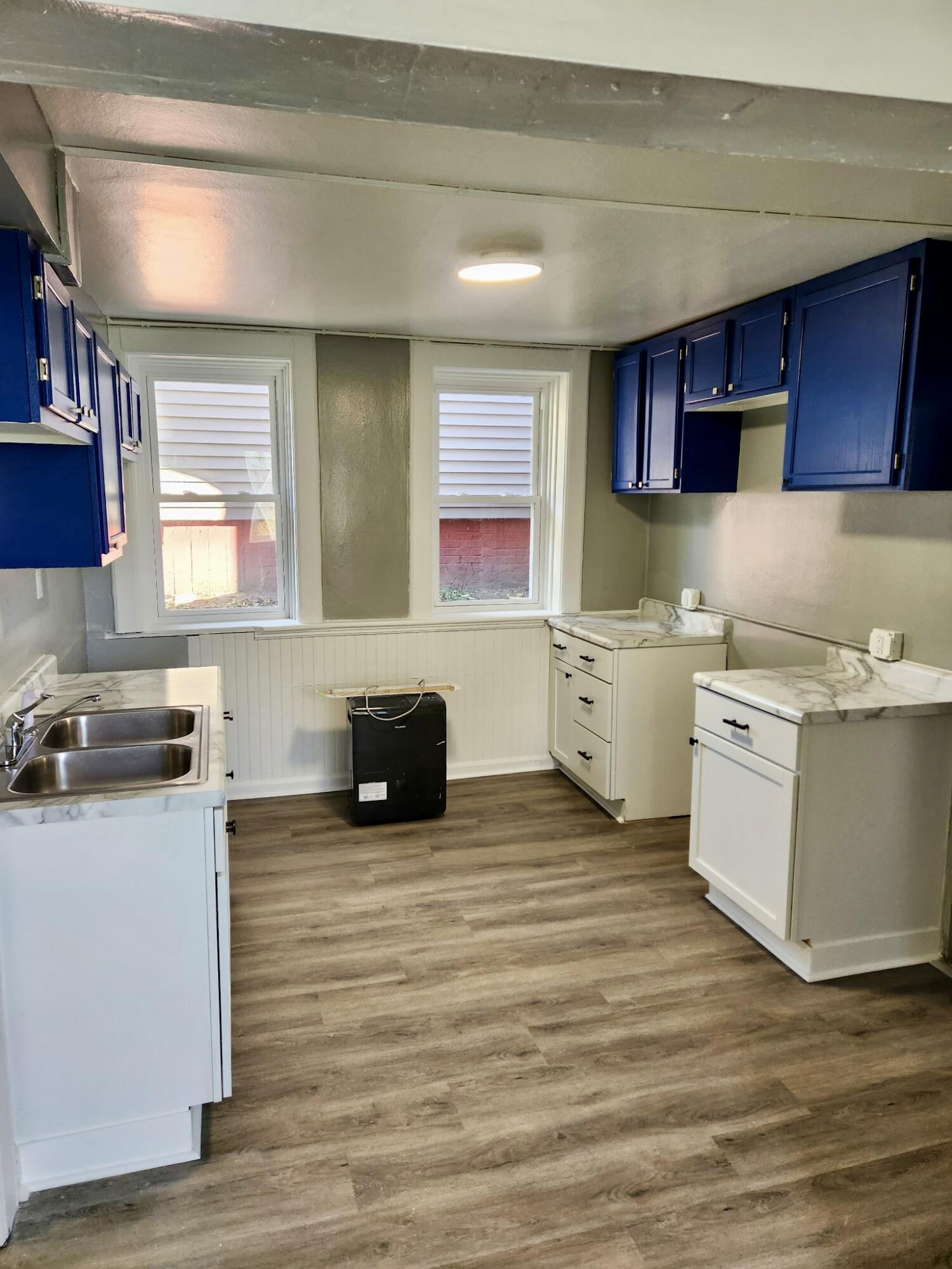 1813 West Burnham Street Milwaukee, WI 53204 - Photo 5 of 12 4361998582850305859