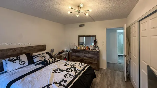 a bed room with a bed