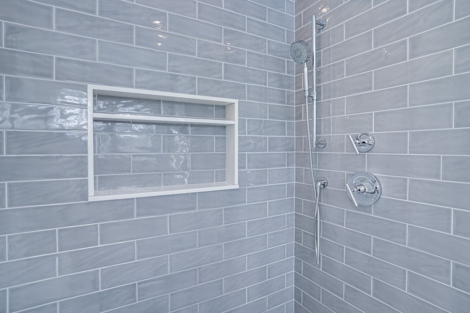 9 Martha's Way Edgartown, MA 02539 - Photo 33 of 41 a bathroom with a shower