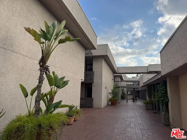 a view of a house with a plants