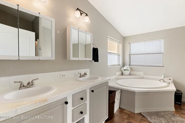 $395,000 | 2 Cheyenne Trail, Pinedale, WY 82941