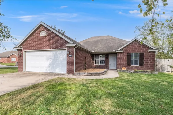 $1,700 | 521 Redbud Street, Centerton, AR 72719