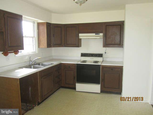 9102 Oxon Hill Road Fort Washington, MD 20744 - Photo 6 of 14 Kitchen