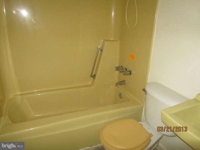 9102 Oxon Hill Road Fort Washington, MD 20744 - Photo 9 of 14 Bath