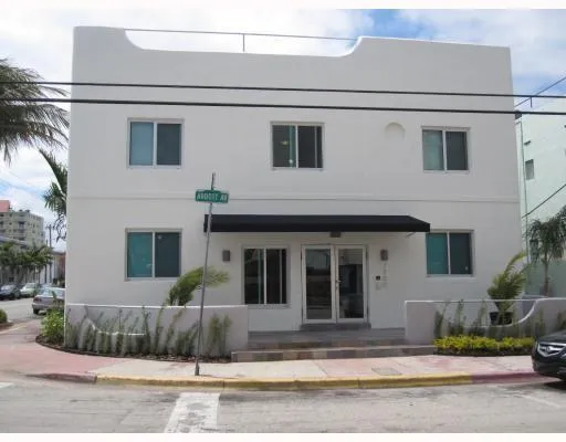 $1,625 | 7720 Abbott Avenue, Unit 3, Miami Beach, FL 33141