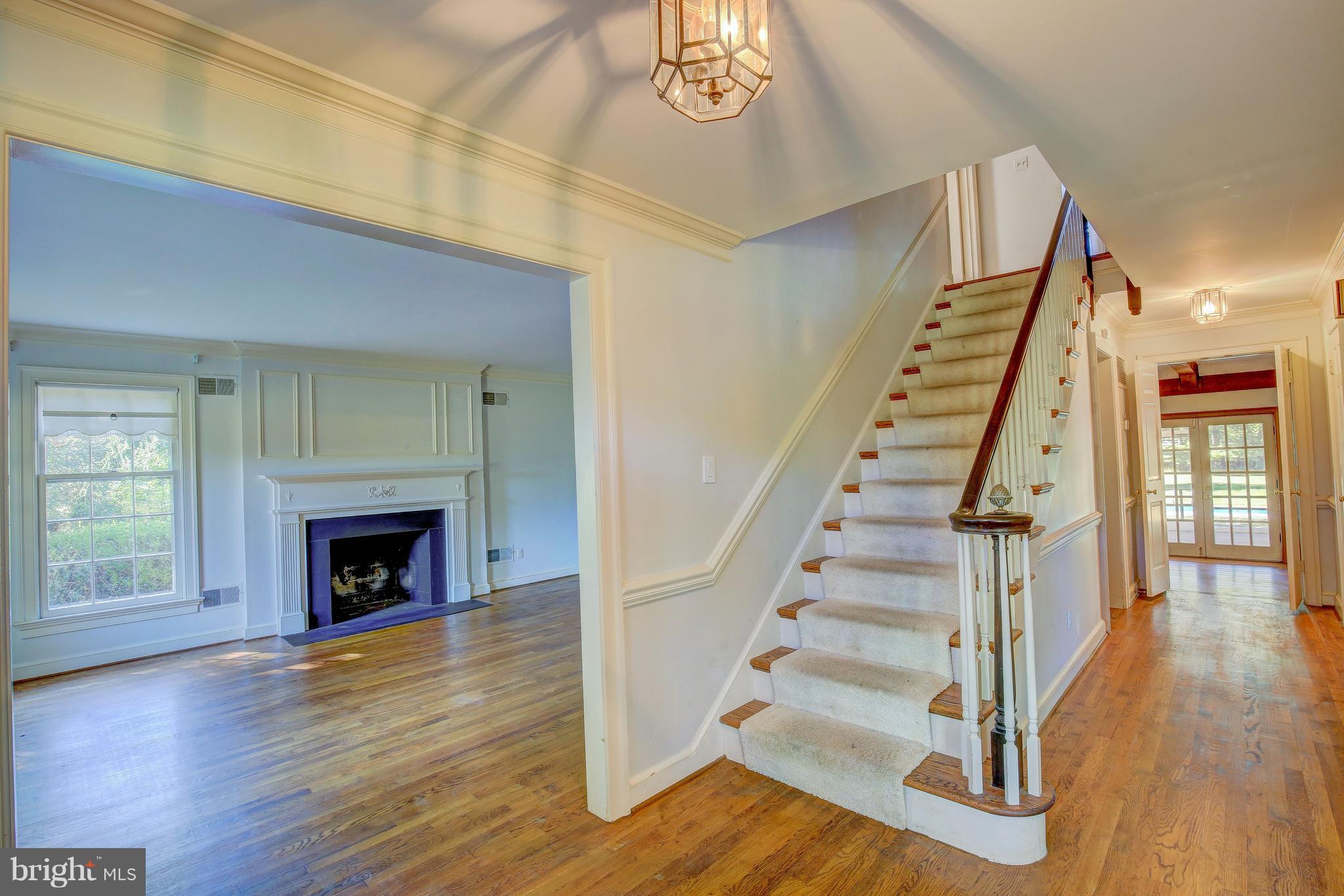 12404 Beall Spring Road Potomac, MD 20854 - Photo 3 of 26 Foyer