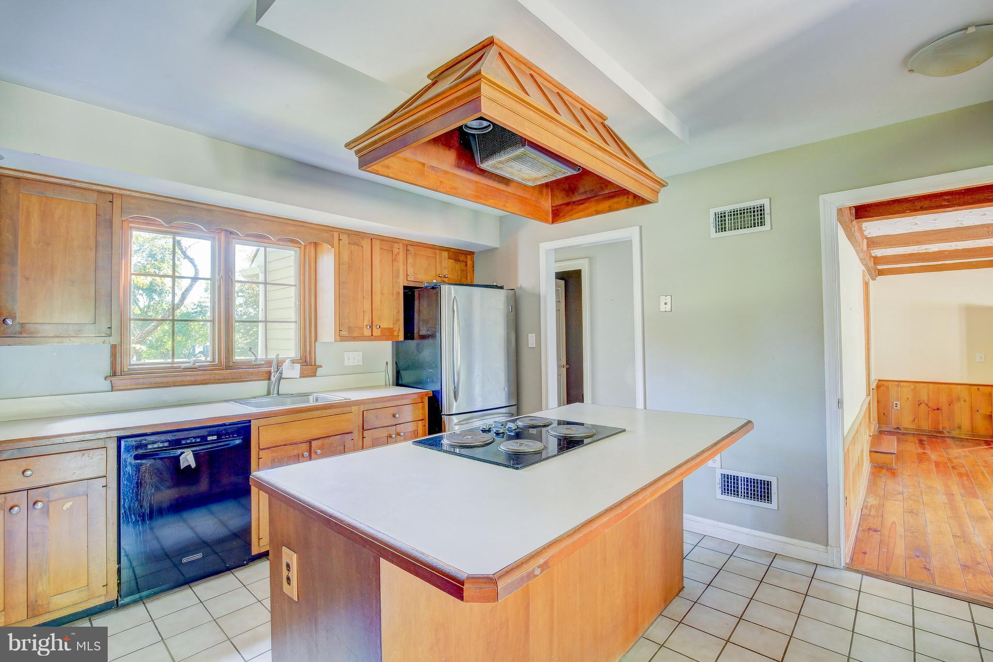 12404 Beall Spring Road Potomac, MD 20854 - Photo 6 of 26 Kitchen