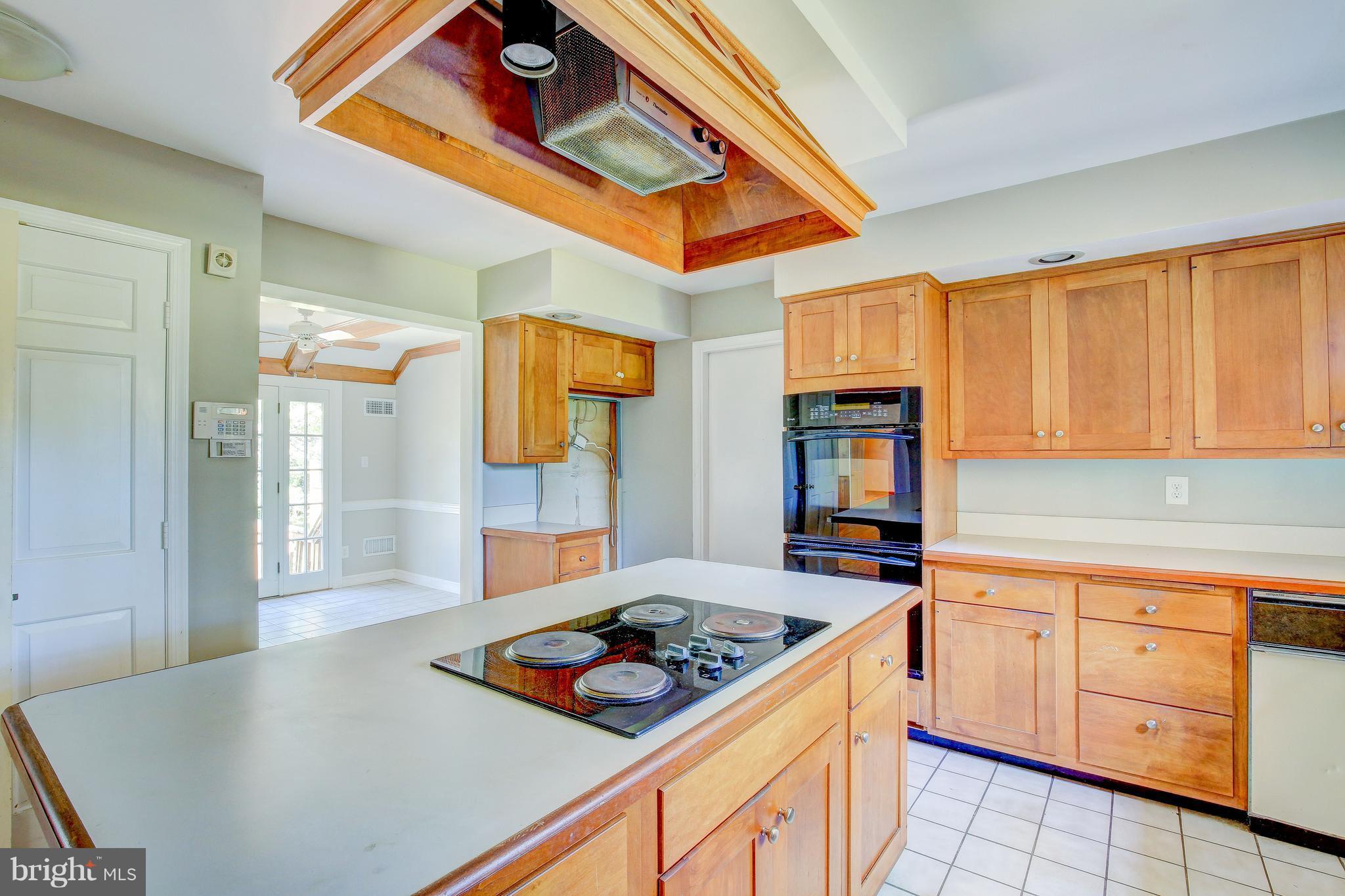 12404 Beall Spring Road Potomac, MD 20854 - Photo 7 of 26 Kitchen