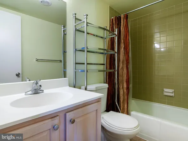 $1,700 | 1121 University Boulevard West, Unit 1002, Silver Spring, MD 20902