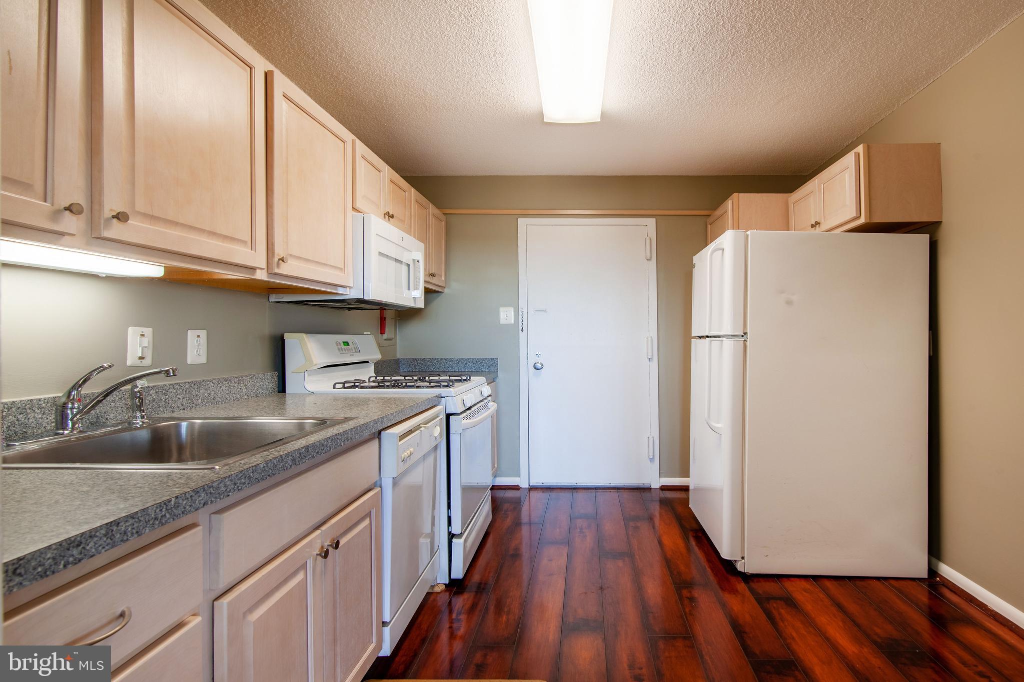 1121 University Boulevard West, Unit 1002 Silver Spring, MD 20902 - Photo 9 of 18 Kitchen