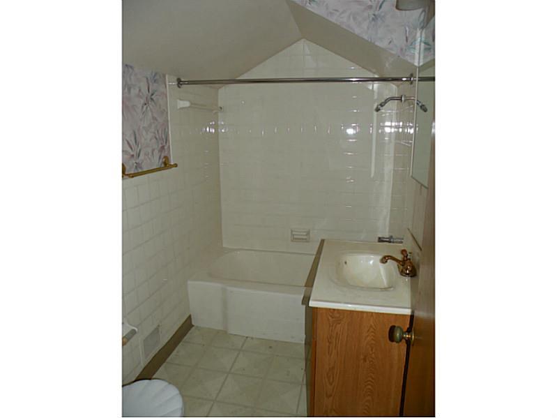 323 Rockhill Road Pittsburgh, PA 15243 - Photo 14 of 20 Full Bath. 323 Rockhill Road Full Hall Bath