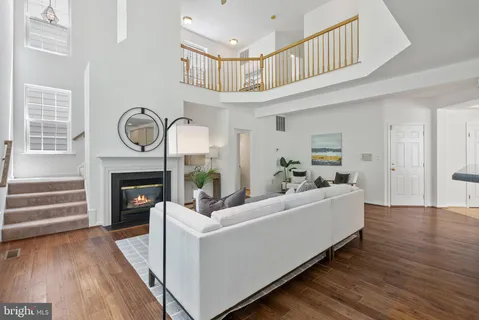 $879,900 | 9017 Harrover Place, Lorton, VA 22079