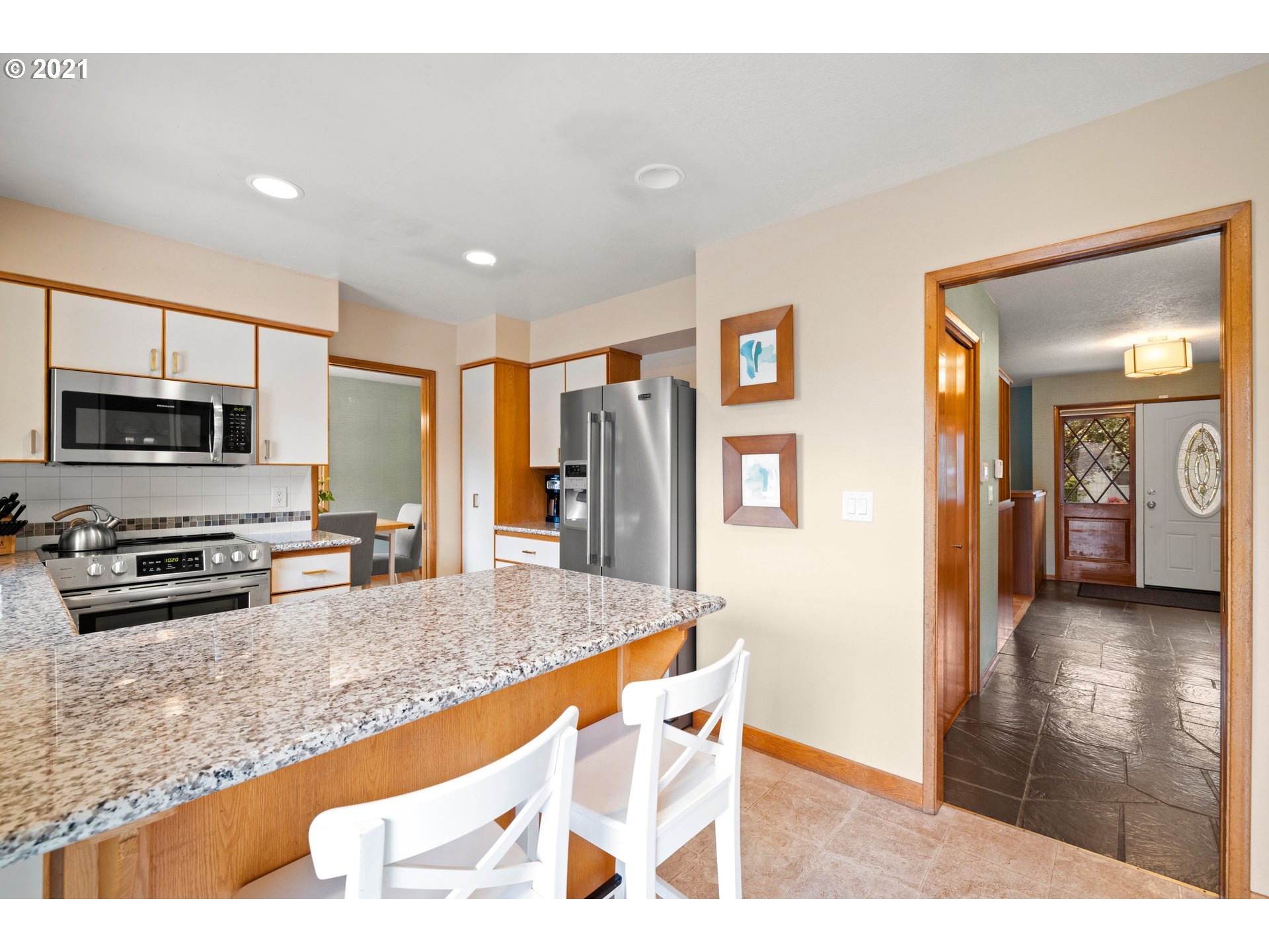 3217 Southwest Ridge Drive Portland, OR 97219 - Photo 12 of 32 Gallery Image 12