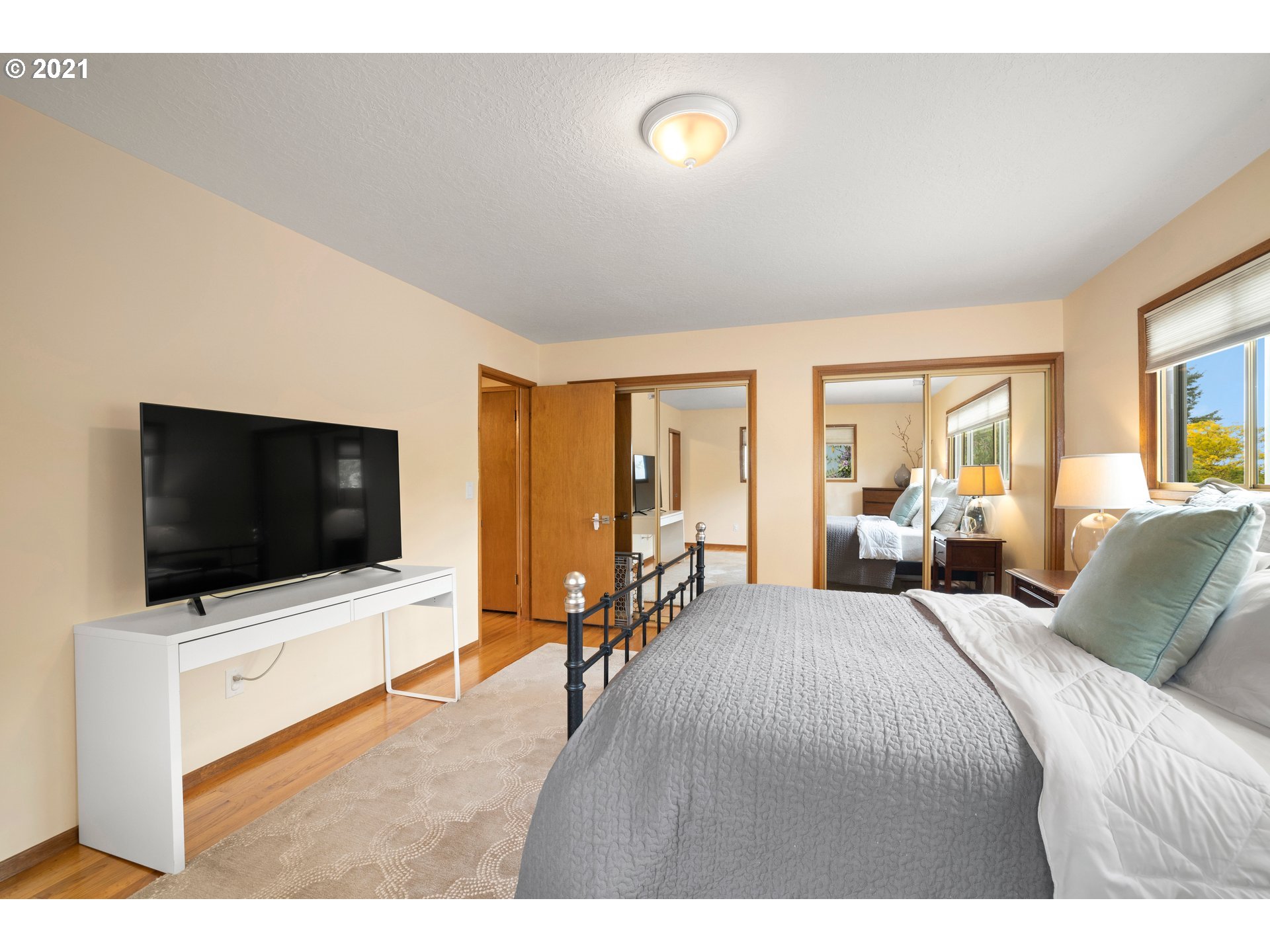 3217 Southwest Ridge Drive Portland, OR 97219 - Photo 14 of 32 Gallery Image 14