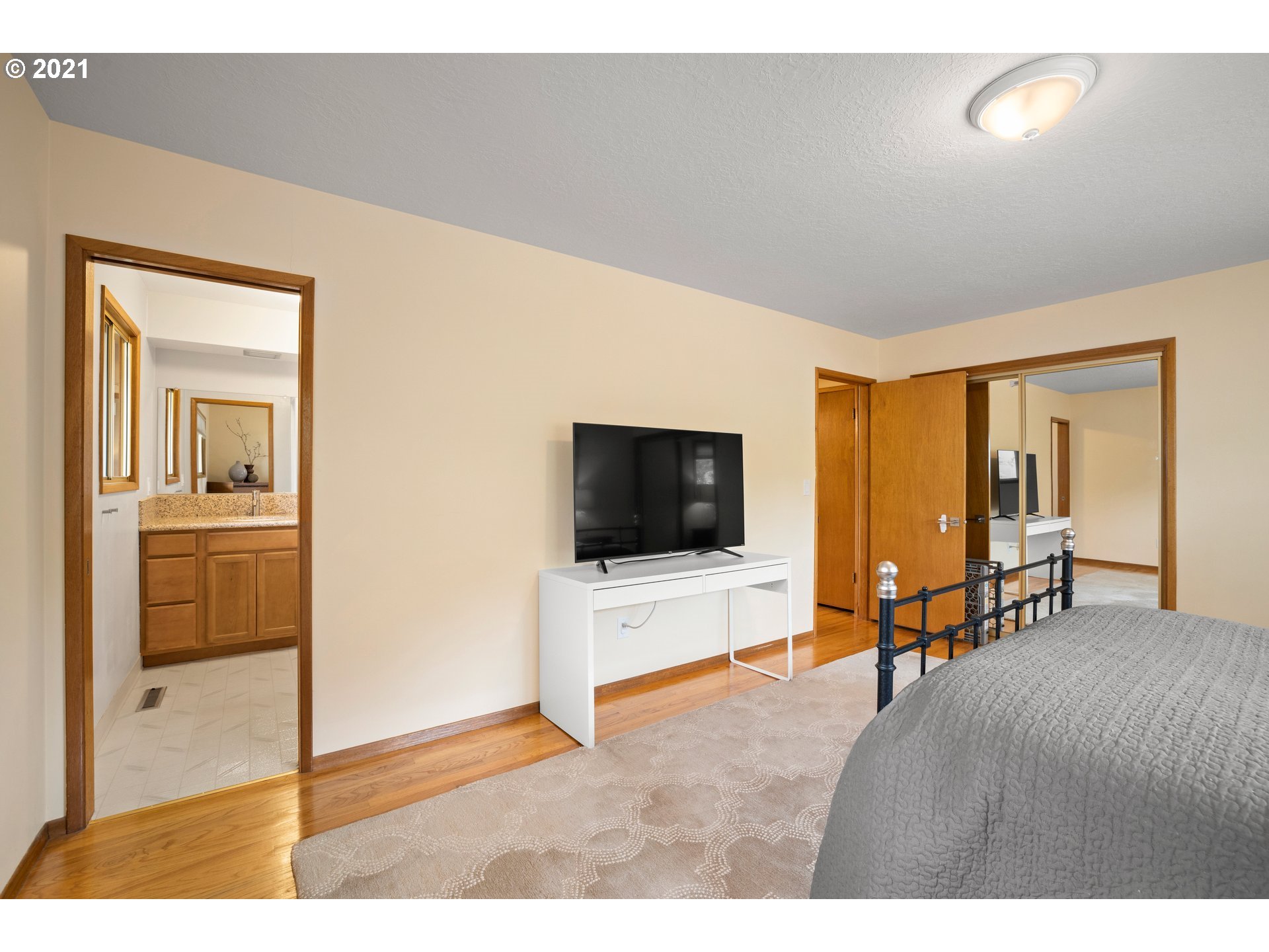 3217 Southwest Ridge Drive Portland, OR 97219 - Photo 15 of 32 Gallery Image 15