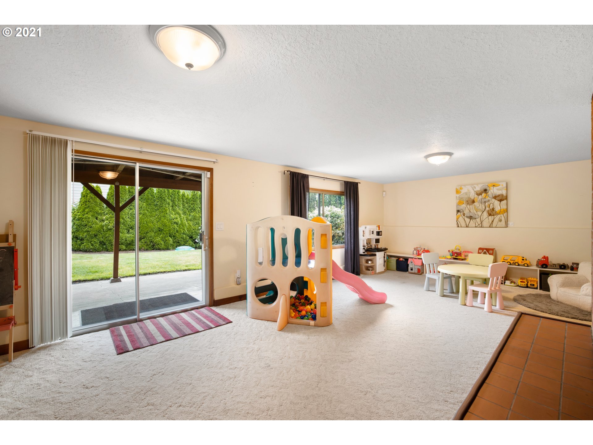 3217 Southwest Ridge Drive Portland, OR 97219 - Photo 19 of 32 Gallery Image 19